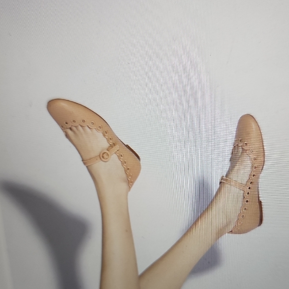 Larroude Beige Scalloped Mary Jane Flats - Picture 4 of 9